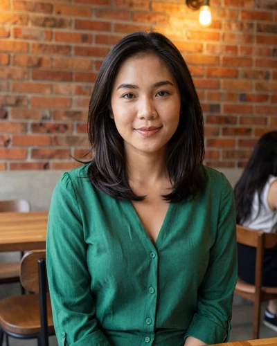Ploy, 29, Thai woman from Chiang Mai seeking love and commitment