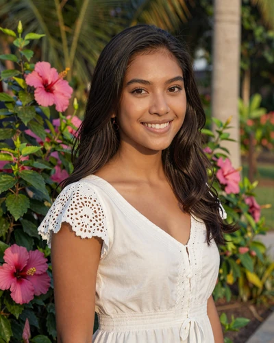 Isabella, 25, Filipino woman from Cebu in tropical garden looking for serious relationship